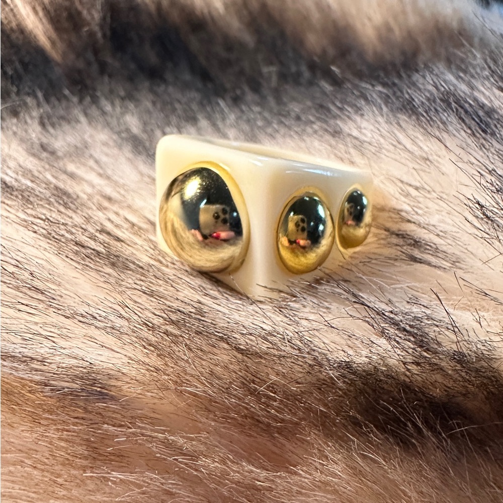 Retro Vanilla Gold Bubble Resin Statement Ring